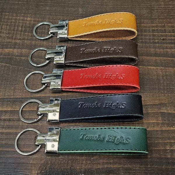 オーダーメイドのプレゼントやギフトに廃校される同窓会の記念品として校章を刻印キーホルダーをオーダー製作