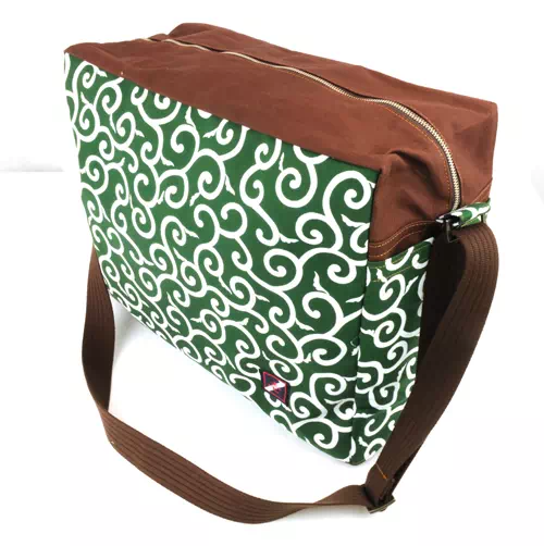 オーダーメイドのプレゼントやギフトにオリジナル日本製スポーツバッグ帆布