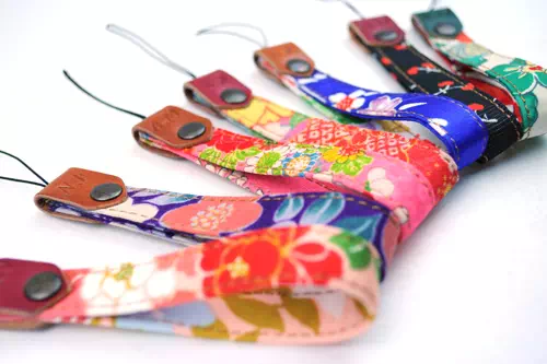 オーダーメイドのプレゼントやギフトにオリジナル日本製着物携帯ストラップ