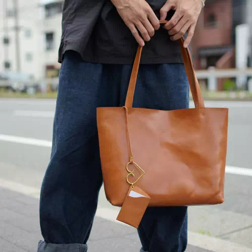 オーダーメイドのプレゼントやギフトにオリジナル日本製ヌメ革トートバッグ