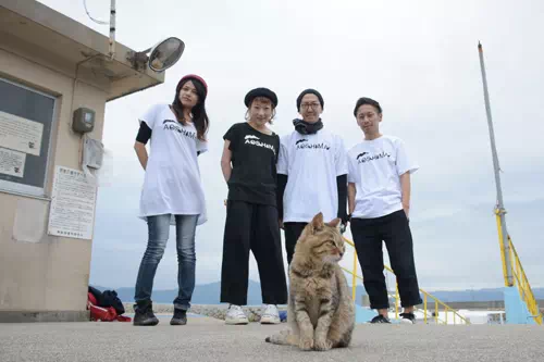 オーダーメイドのプレゼントやギフトにオリジナル日本製青島猫(ネコ)Tシャツ