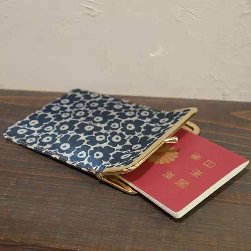 オーダーメイドのプレゼントやギフトにオリジナル日本製マリメッコのヌメ革パスポートケース