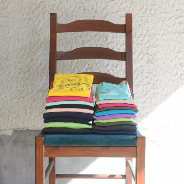 オーダーメイドのプレゼントやギフトにオリジナル日本製アウトドアチームTシャツ