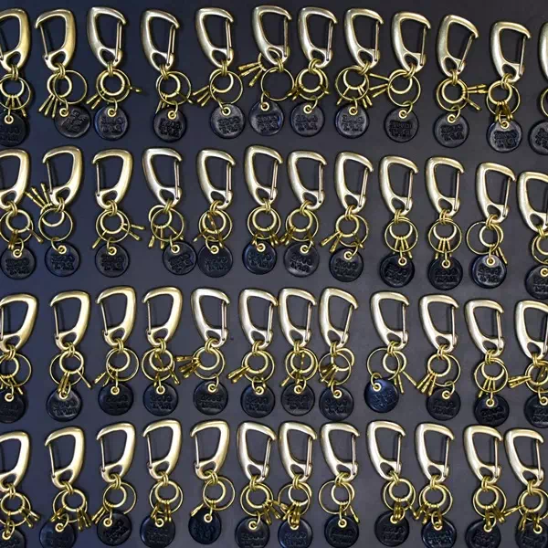 オーダーメイドのプレゼントやギフトにオリジナル日本製真鍮キーホルダー