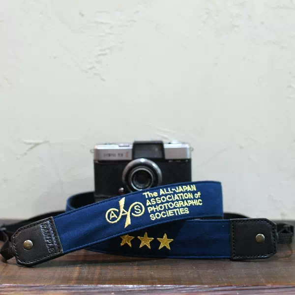 オーダーメイドのプレゼントやギフトにオリジナルカメラストラップ