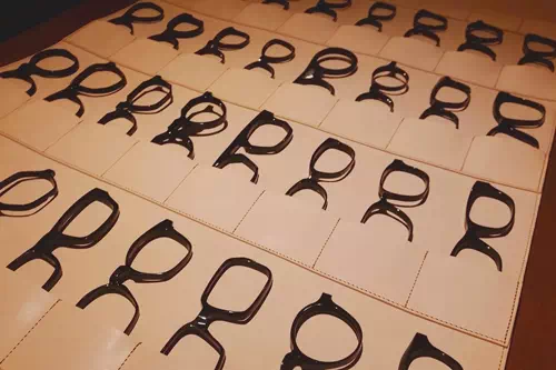 オーダーメイドのプレゼントやギフトにオリジナル日本製ヌメ革眼鏡ケース