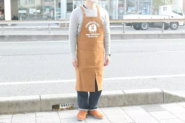 オーダーメイドのプレゼントやギフトに赤エプロン