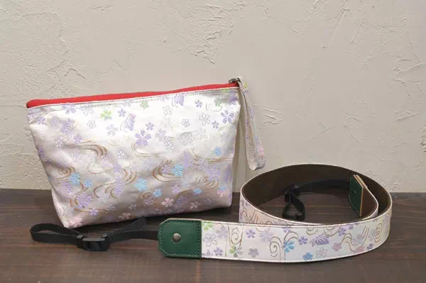 オーダーメイドのプレゼントやギフトに金襴生地カメラストラップ