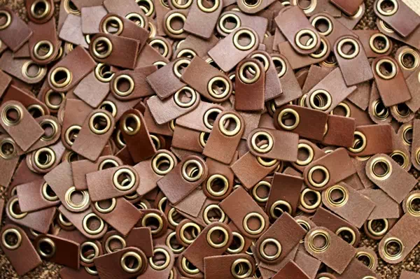 オーダーメイドのプレゼントやギフトに鞄の革パーツオーダー