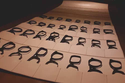 オーダーメイドのプレゼントやギフトにオリジナル日本製ヌメ革眼鏡ケース