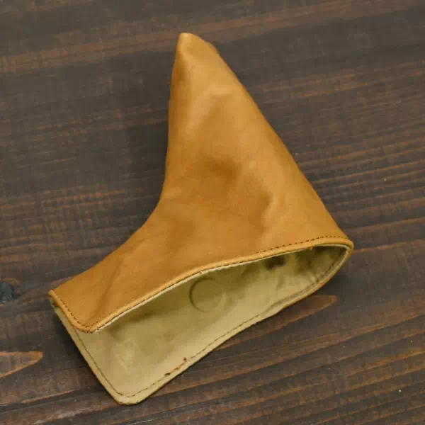 オーダーメイドのプレゼントやギフトにヌメ革ゴルフクラブのパターカバー製作