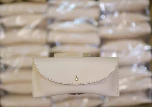 オーダーメイドのプレゼントやギフトにオリジナル日本製ヌメ革メガネケース