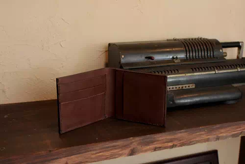 オーダーメイドのプレゼントやギフトにオリジナル日本製ヌメ革財布