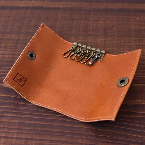 オーダーメイドのプレゼントやギフトにオリジナル日本製唐草模様のヌメ革キーケース