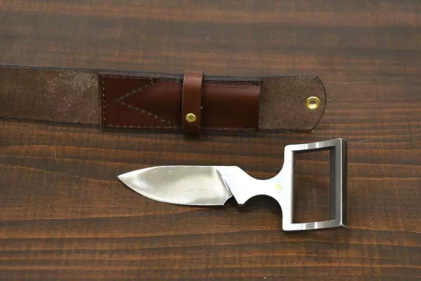 ギフト・プレゼントにベルトバックルナイフの持ち込みでヌメ革ベルトオーダー製作