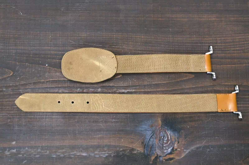 ギフト・プレゼントに2台分のジャガーのクラシックカー用に革ベルトをオーダー製作