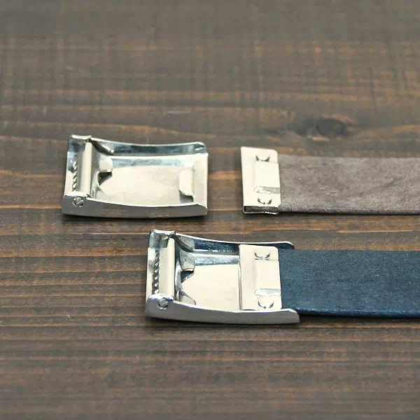製作事例|2.4mm厚のタンニン鞣し革で少し変わったバックルを使用しベルトのオーダー製作のオーダー製作|オーダーベルトのプレゼント、ギフトは工房壱