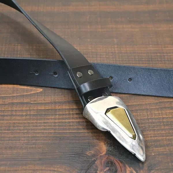 製作事例|バックル持ち込みで変わった形状でベルトのオーダー製作|オーダーベルトのプレゼント、ギフトは工房壱