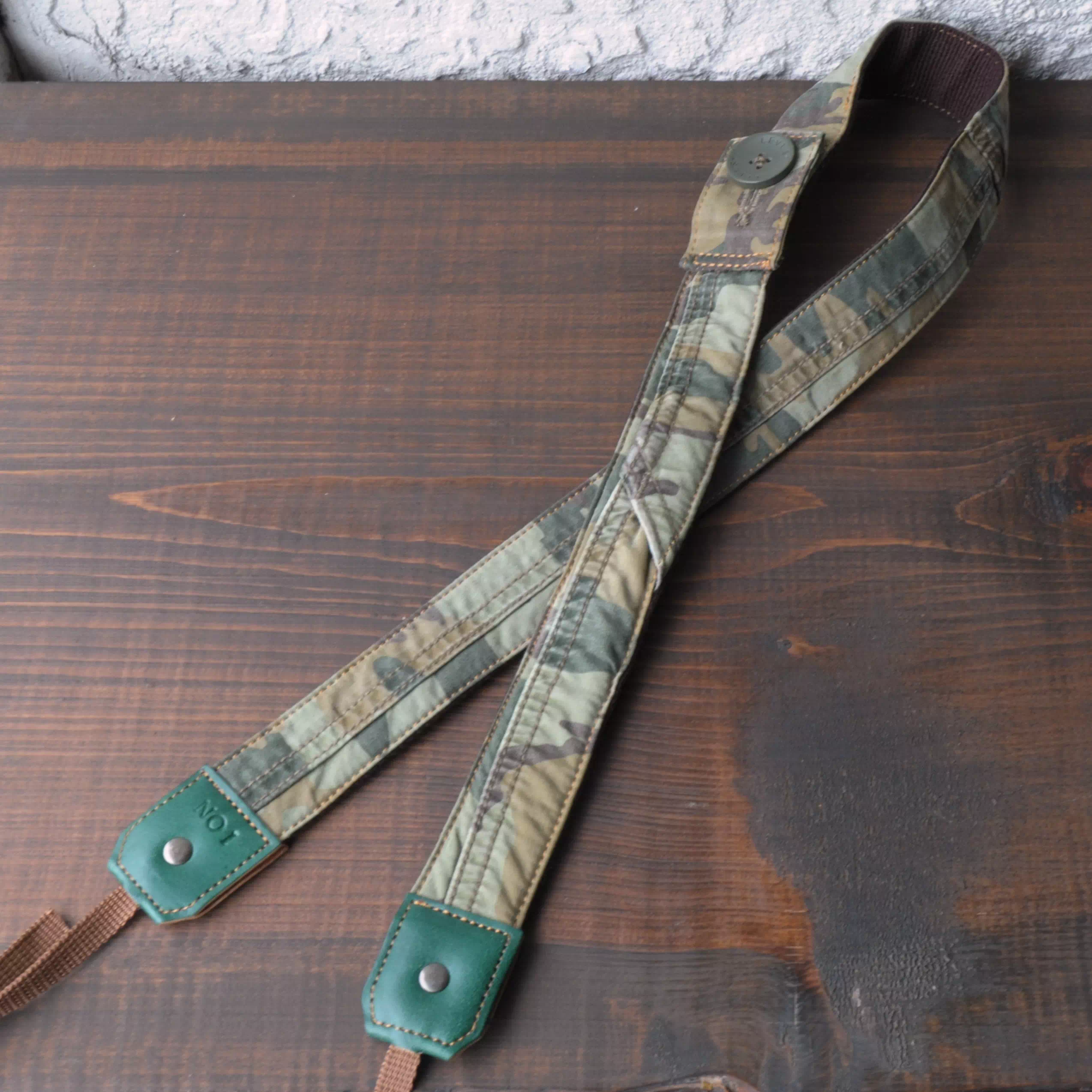 ギフト・プレゼントに日本製オリジナルオーダーメイドカーゴパンツカメラストラップ