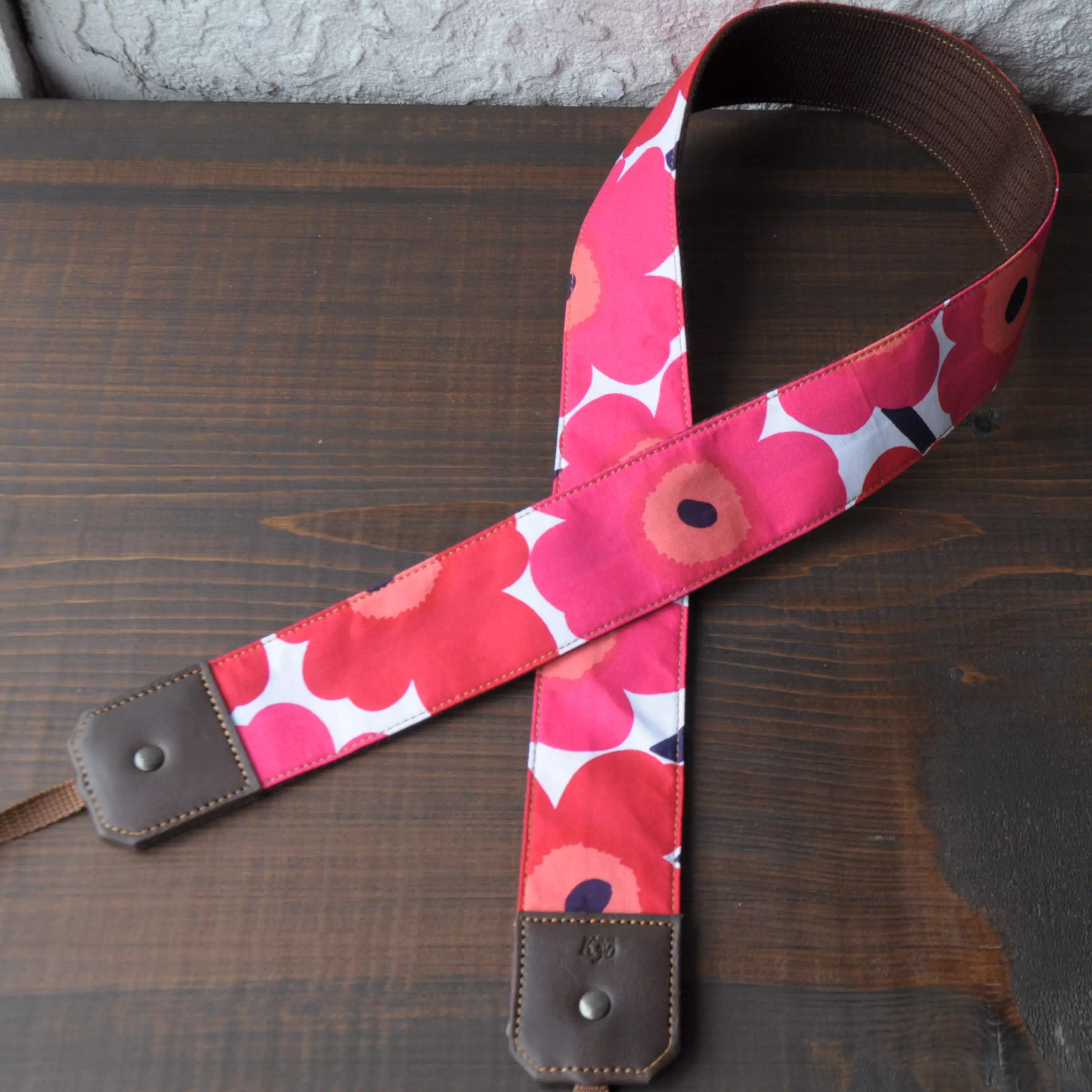 ギフト・プレゼントに日本製オリジナルオーダーメイドマリメッコ生地カメラストラップ