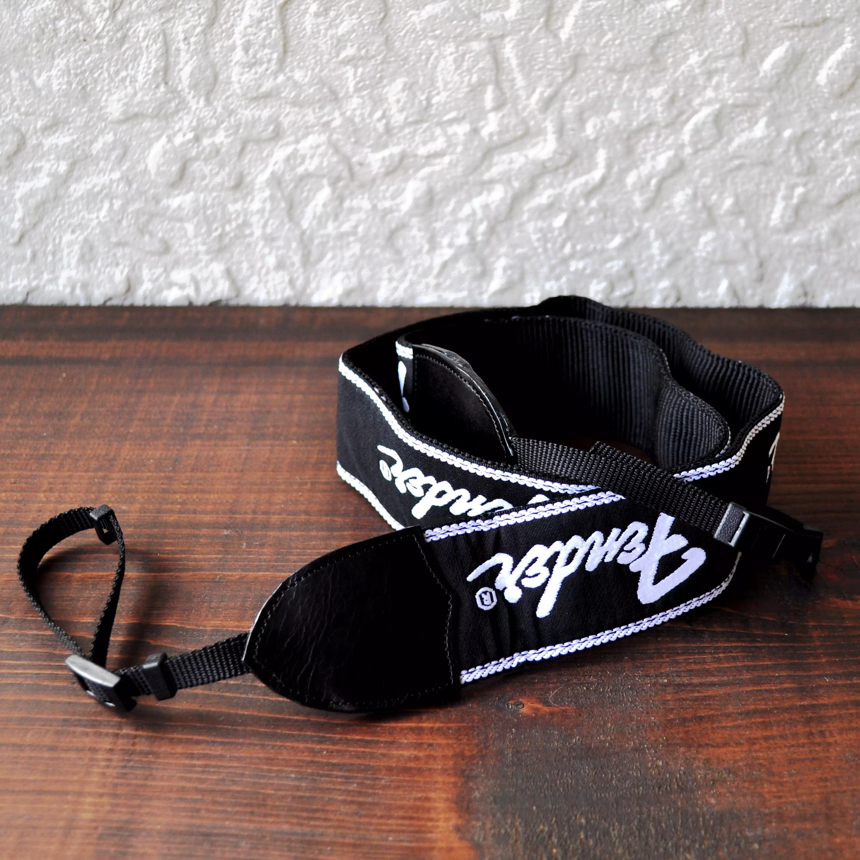 ギフト・プレゼントに日本製オリジナルオーダーメイドフェンダーカメラストラップ