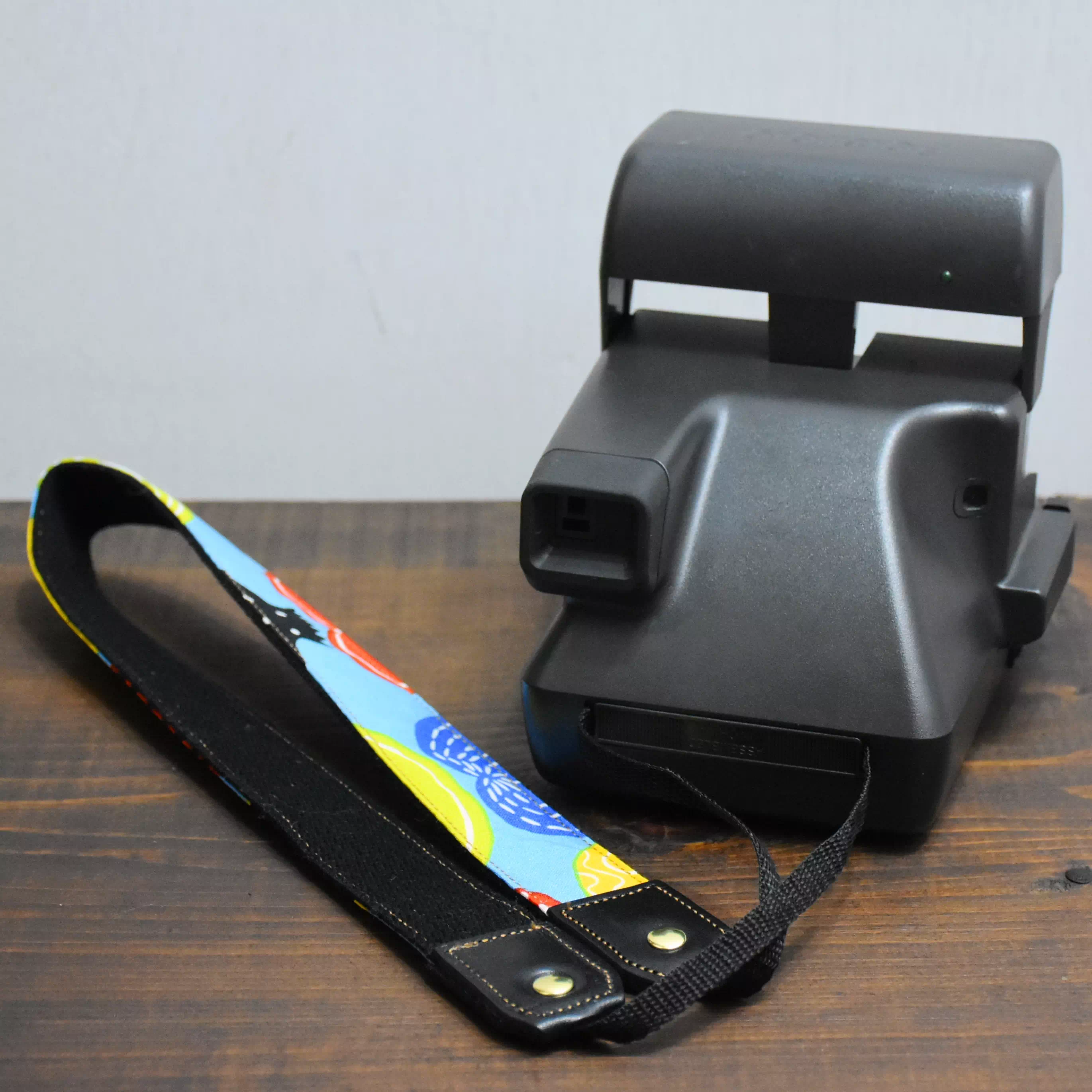 ギフト・プレゼントに日本製オリジナルオーダーメイドポラロイドカメラストラップ