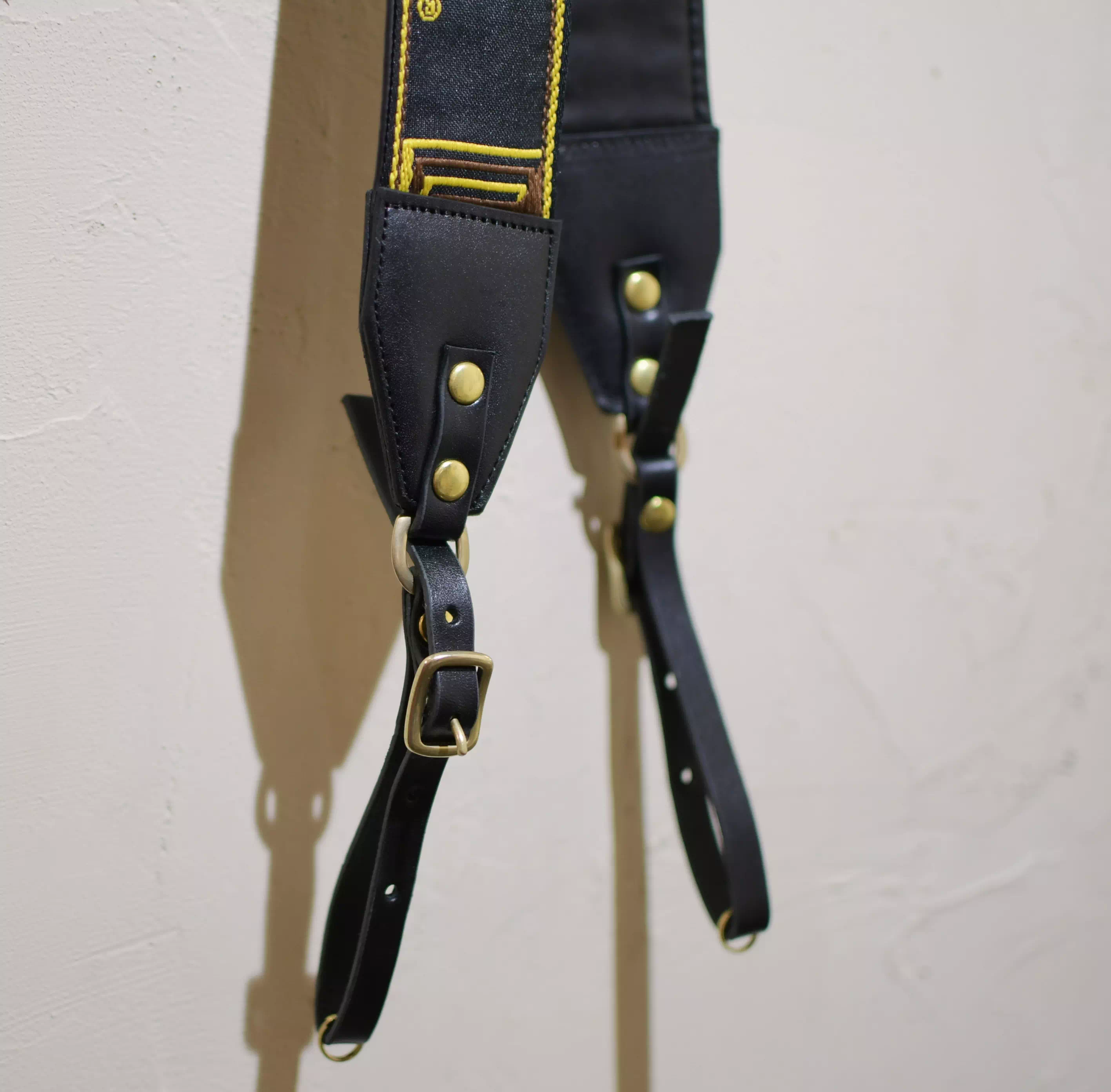 ギフト・プレゼントに日本製オリジナルオーダーメイドフェンダーカメラストラップ