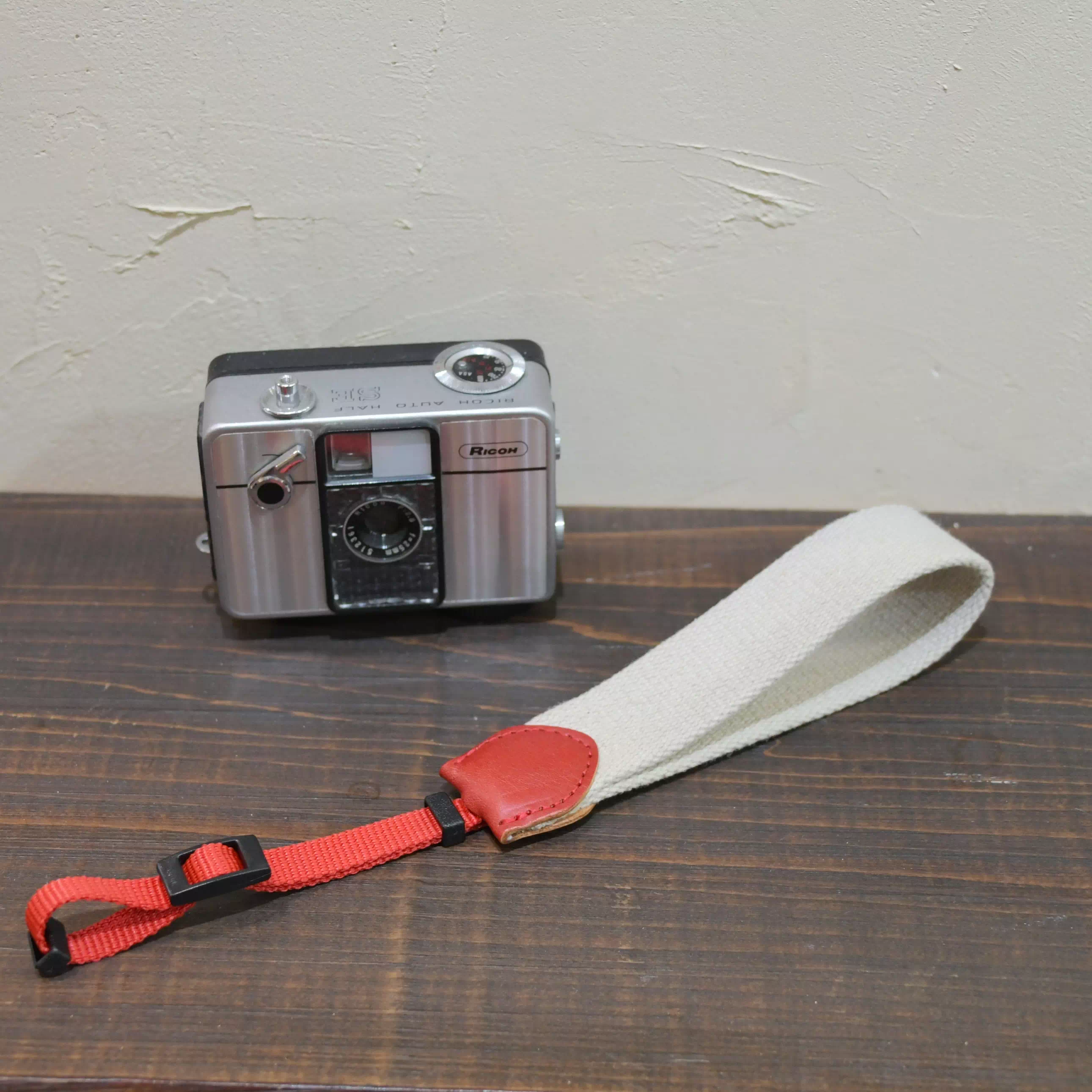 ギフト・プレゼントに日本製オリジナルオーダーメイドヴィンテージカメラストラップ