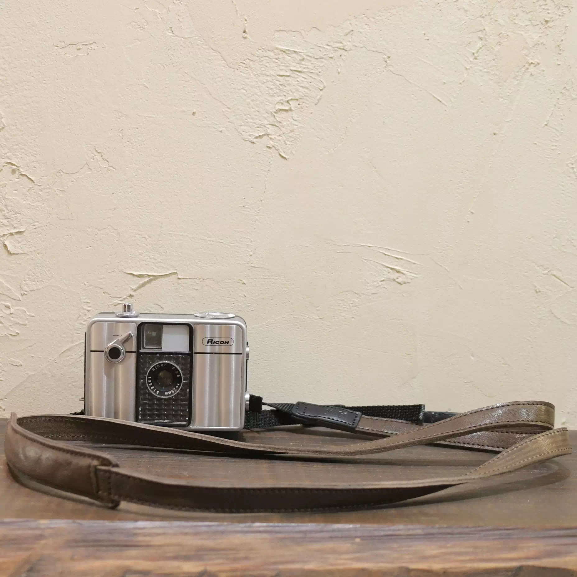 ギフト・プレゼントに日本製赤耳デニムオリジナルオーダーメイドカメラストラップ