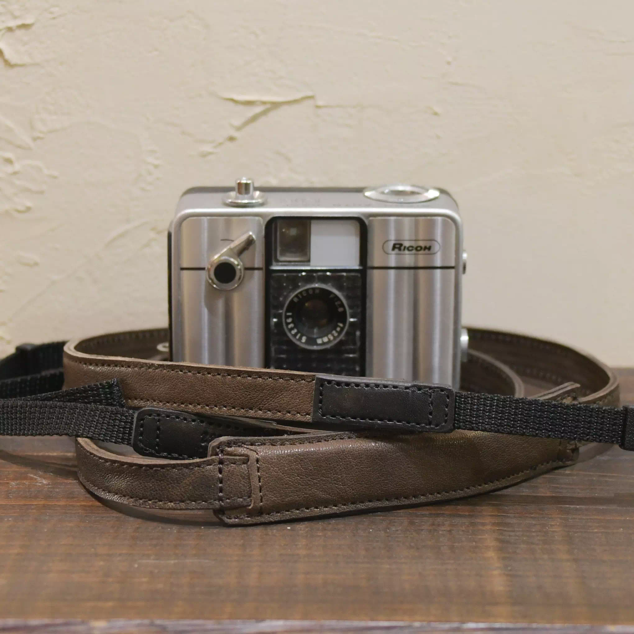 ギフト・プレゼントに日本製赤耳デニムオリジナルオーダーメイドカメラストラップ