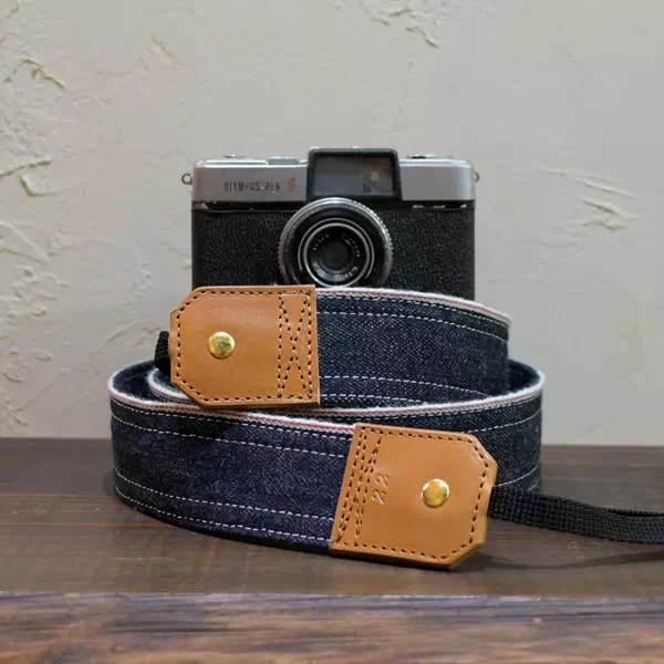 ギフト・プレゼントに日本製赤耳デニムオリジナルオーダーメイドカメラストラップ