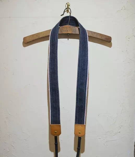 ギフト・プレゼントに日本製赤耳デニムオリジナルオーダーメイドカメラストラップ