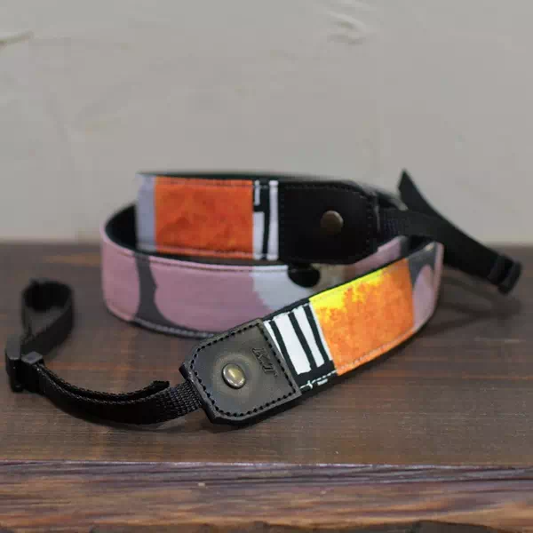 ギフト・プレゼントに日本製オリジナルオーダーメイドマリメッコ生地カメラストラップ