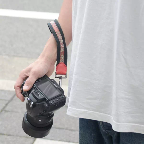 ギフト・プレゼントに日本製オリジナルオーダーメイド三脚カメラストラップ