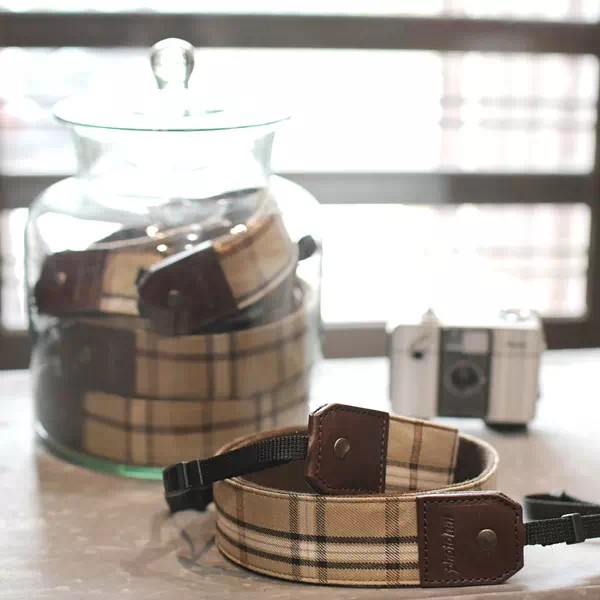 ギフト・プレゼントに日本製オリジナルオーダーメイドカメラストラップ