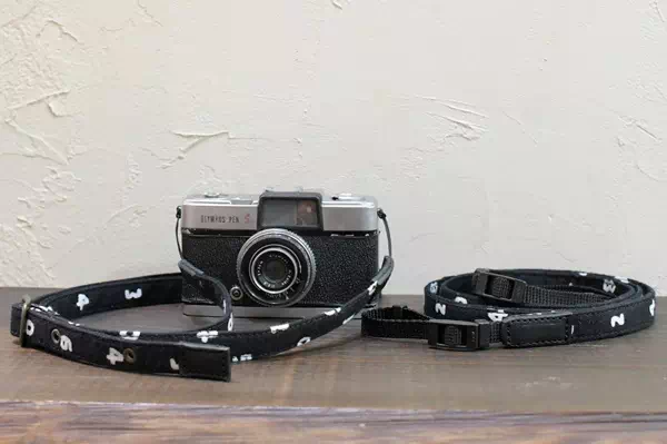 ギフト・プレゼントに日本製オリジナルオーダーメイドコンパクトカメラストラップ