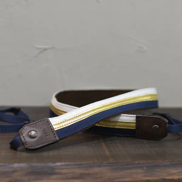 ギフト・プレゼントに日本製オリジナルオーダーメイド名入一眼レフカメラストラップ