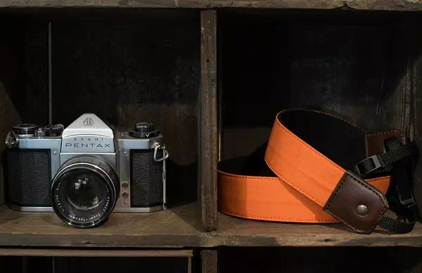 ギフト・プレゼントに日本製オリジナルオーダーメイドカメラストラップ