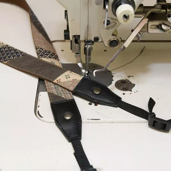 ギフト・プレゼントに日本製オリジナルオーダーメイドカメラストラップ