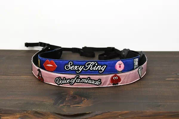 ワッペンを沢山縫い付けたカメラストラップにリメイクオーダー・ギフト・プレゼントにオリジナルオーダーメイドカメラストラップ