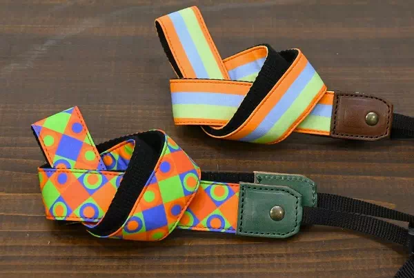 リメイクオーダー・ギフト・プレゼントにお客様持ち込みのレトロな生地でオリジナルオーダーメイドカメラストラップ