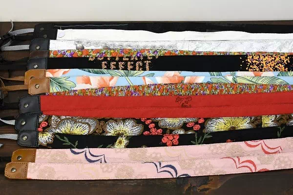 リメイクオーダー・ギフト・プレゼントに某週刊誌の企画でグラビアアイドルの私服をカメラストラップにリメイク