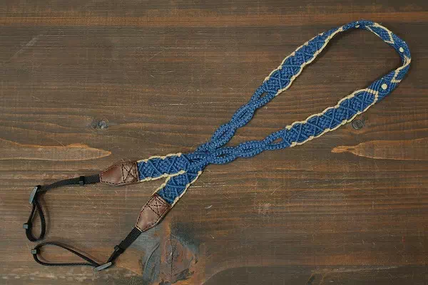 リメイクオーダー・ギフト・プレゼントに麻の網紐を持ち込みででカメラストラップのオーダー製作