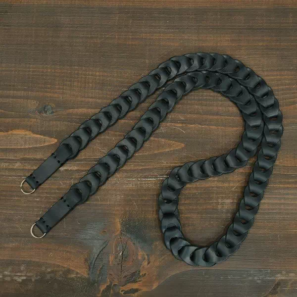 持ち込みの他店カメラストラップの長さ調節依頼