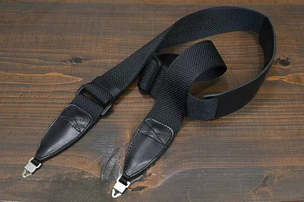 ギフト・プレゼントにハッセルブラッド専用のカメラストラップをオーダー製作