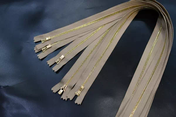 オーダーメイドのプレゼントやギフトにykkエクセラファスナー製作