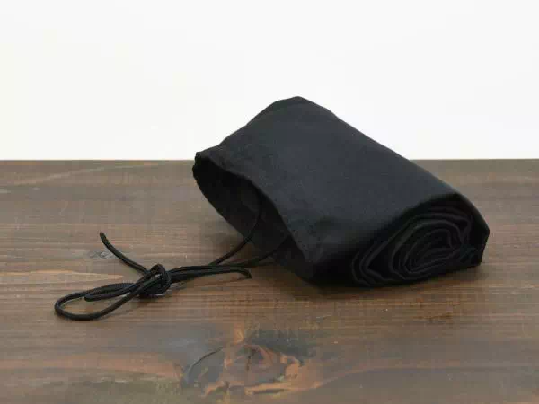 オーダーメイドのプレゼントやギフトに遮光1級、防炎の生地で革の半裁用ケースをオーダー製作