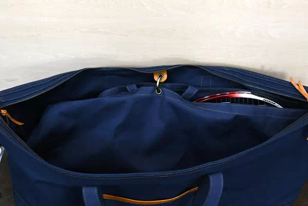 オーダーメイドのプレゼントやギフトに6号帆布でテニスラケット、シューズなどを入れるトートバッグをオーダー製作