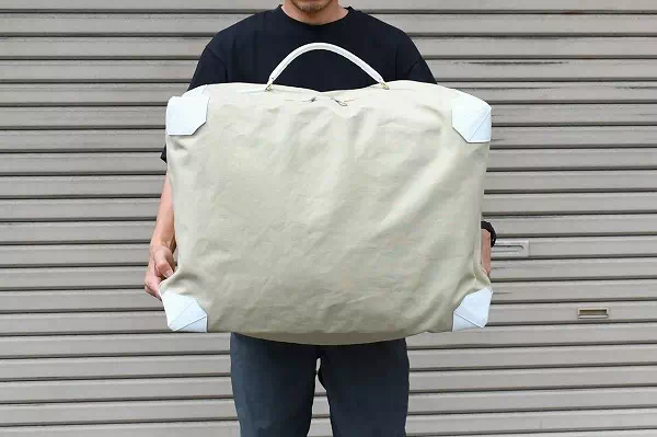 オーダーメイドのプレゼントやギフトに帆布で少し大き目のトランク型バッグのオーダー製作