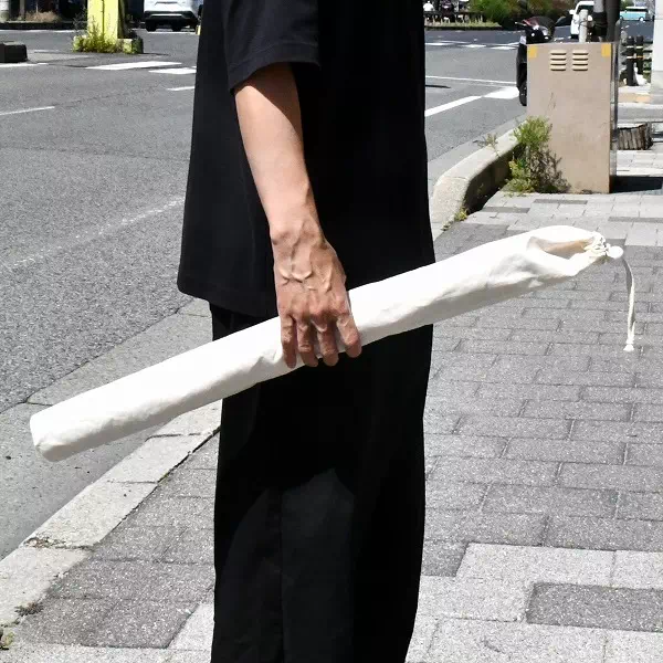 オーダーメイドのプレゼントやギフトにきなりの厚織キャンバス生地で長細い巾着ケースのオーダー製作事例